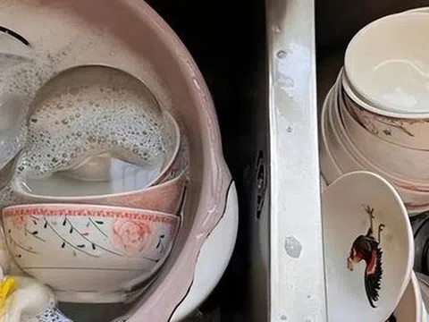Một người rửa bát gây ung thư cho cả gia đình bởi vì 6 thói quen rất xấu