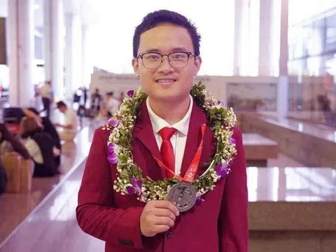 Nam sinh Hà Tĩnh giành Huy chương Vàng Olympic Toán quốc tế, từng là thủ khoa quốc gia từ lớp 10
