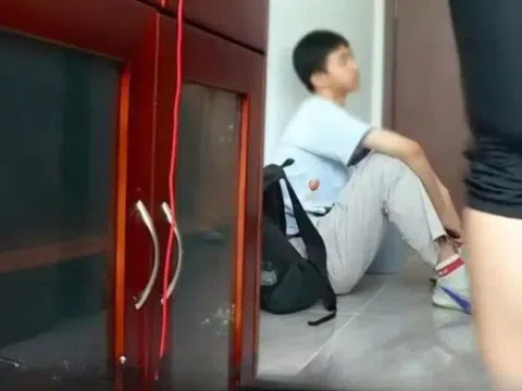 Điểm thi đại học không đủ vào trường top, nam sinh 18 tuổi bị bố mẹ đuổi khỏi nhà