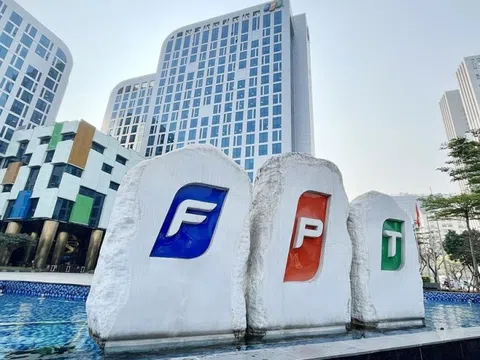 FPT lãi bán niên gần 6.200 tỷ đồng