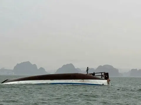 Lật tàu tham quan vịnh Hạ Long, nhiều người mất tích