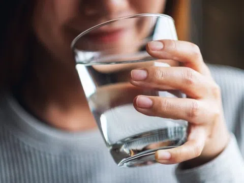 Thói quen uống nước tưởng tốt hóa ra cực hại dạ dày: Nhiều người đang mắc phải