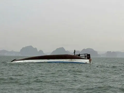 Vụ đắm tàu trên vịnh Hạ Long: Mưa giông ập đến bất ngờ qua lời kể của du khách