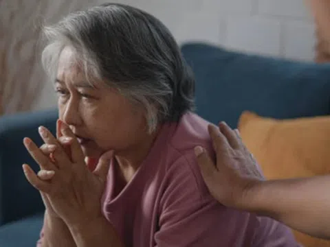 Cụ bà U80, lương hưu 40 triệu đồng/tháng, 2 con đi du học, thành đạt hơn người nhưng tuổi già chẳng yên lòng: "Nếu thời gian quay lại, tôi sẽ không làm 1 điều"