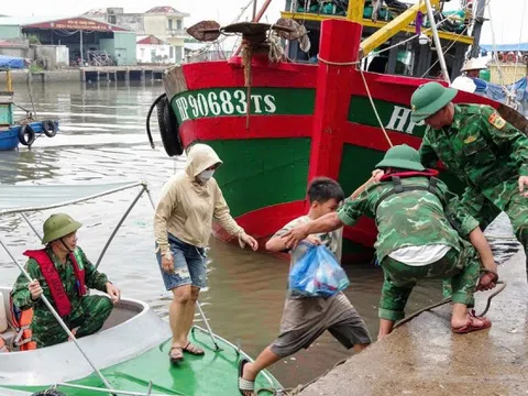 Bão số 3 giật cấp 11, cách Quảng Ninh-Hải Phòng 200km