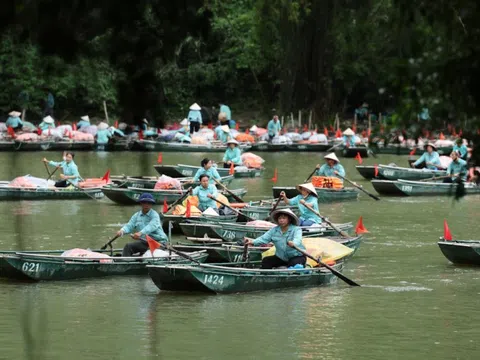 Ninh Bình tạm dừng hoạt động đón khách du lịch bằng tàu thuyền