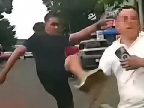 Danh tính người đàn ông trong clip "chạy lấn làn còn hùng hổ đánh người"