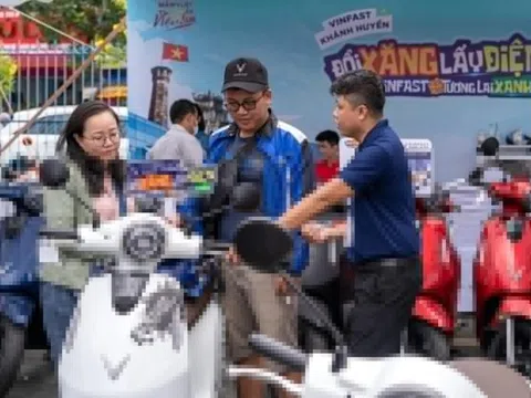 Hàng nghìn người cùng lan tỏa lối sống xanh với ‘Đổi xăng lấy điện’
