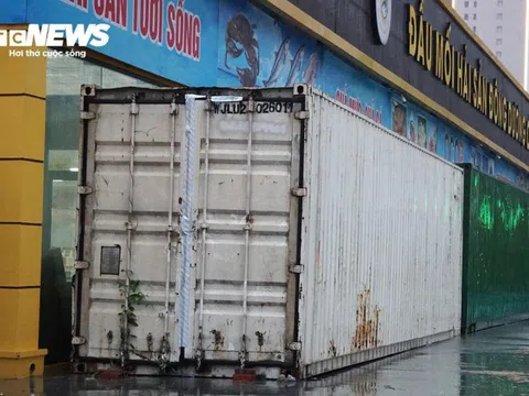 Người dân Quảng Ninh thuê dàn container, xe tải chặn trước cửa ứng phó bão Wipha