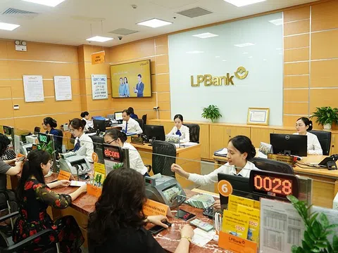 Một ngân hàng cắt giảm gần 2.000 nhân viên sau nửa năm