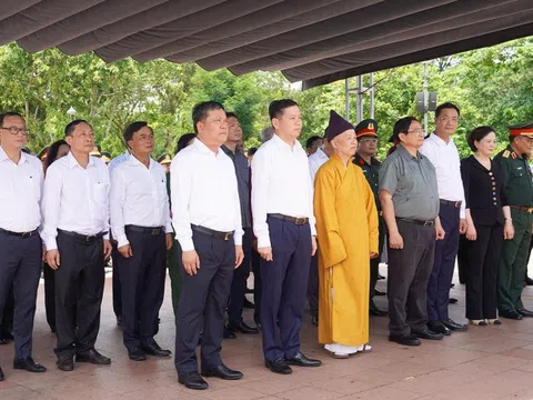 Thủ tướng thăm Mẹ Việt Nam Anh hùng và dâng hương tưởng niệm tại các “địa chỉ đỏ” ở Quảng Trị