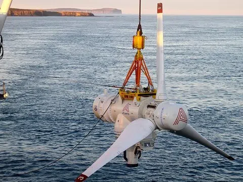 Chiếc turbine cần mẫn chạy dưới chân sóng