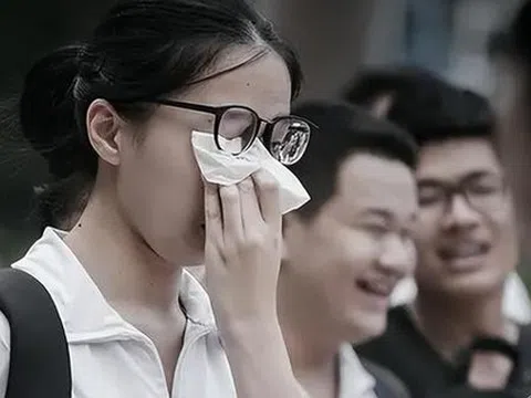 Nữ sinh chưa từng đăng ký ĐH Thanh Hoa nhưng vẫn nhận được giấy báo trúng tuyển, mở phong bì ra mới biết không hề gửi nhầm!