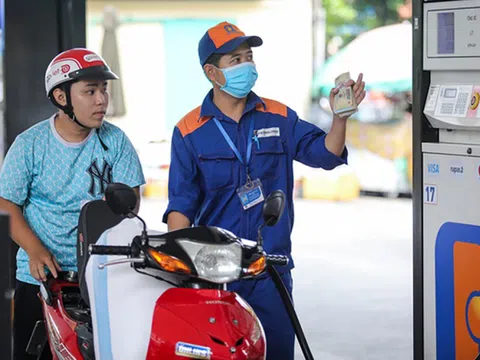 Giá xăng tăng trở lại