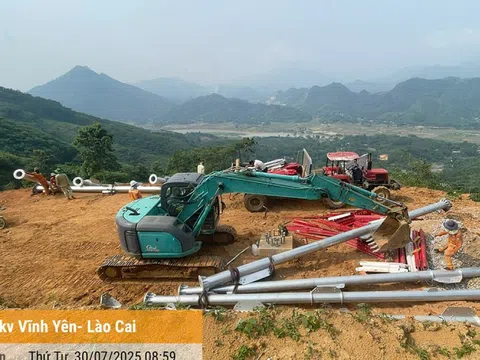 Gần 600 kỹ sư, công nhân EVNNPT 'tiếp sức' cho dự án đường dây 500kV Lào Cai - Vĩnh Yên