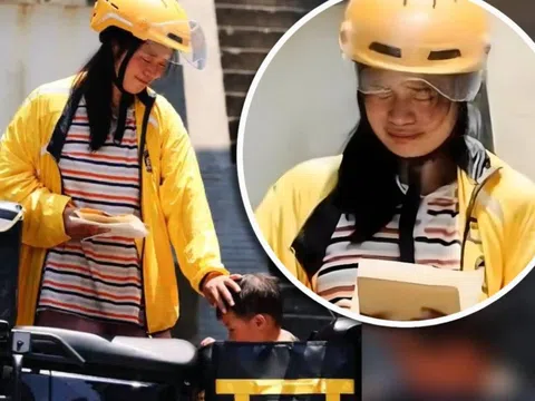 Nhói lòng người mẹ đặt con gái bị ung thư vào thùng giao hàng, rong ruổi dưới trời nắng 40 độ C để mưu sinh