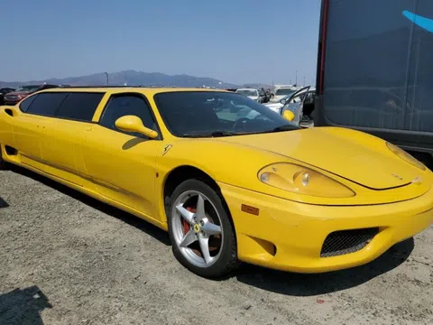 Siêu xe Ferrari 360 Modena độ limousine được rao bán 40.000 USD