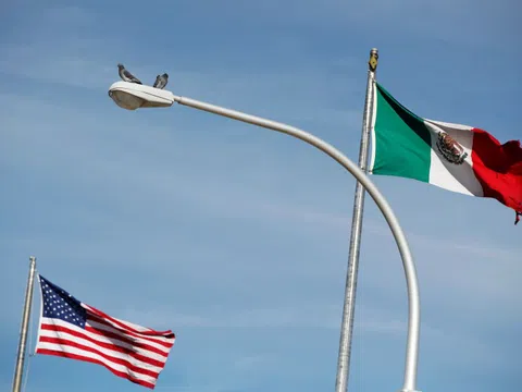 Ông Trump bất ngờ hoãn thuế cho Mexico thêm 90 ngày