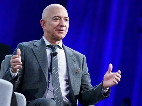Vì sao tỷ phú Jeff Bezos và Bill Gates đều kiên nhẫn rửa bát mỗi tối?