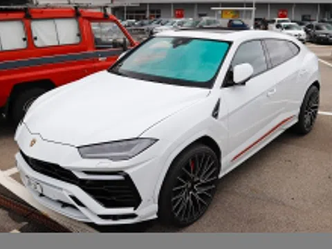 Siêu xe Lamborghini Urus sở hữu biển số đắt nhất Thụy Sĩ