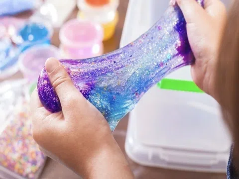 Cấp cứu bé trai 5 tuổi bị phù mạch sau 30 phút chơi slime
