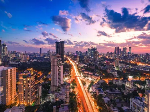 Phà cánh ngầm chạy điện nhanh nhất thế giới đến với thành phố 23 triệu dân