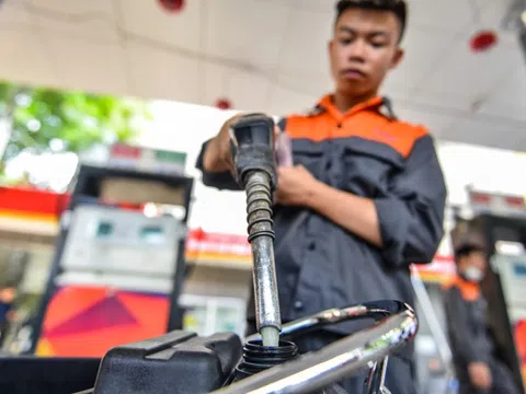 Giá xăng tăng vượt 20.000 đồng/lít