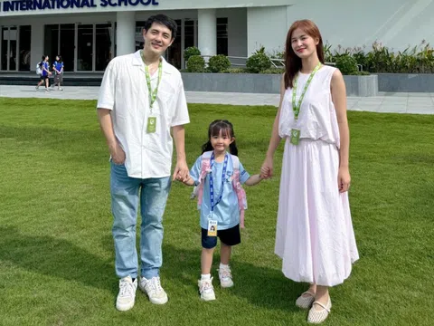 "Thế lực nhí" nhà Đông Nhi chính thức thành bạn cùng trường quốc tế có học phí nửa tỷ với ái nữ nhà Cường Đô La