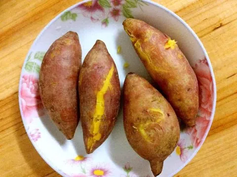 Ăn khoai lang hấp mỗi ngày để khỏe, người phụ nữ hoảng hốt rồi hối hận khi đi khám gan
