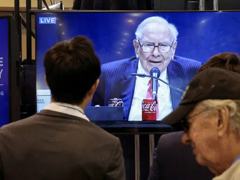Warren Buffett rót hơn tỷ USD vào một công ty thua lỗ