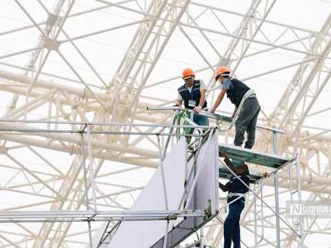 Không khí hối hả chuẩn bị các gian hàng tại Triển lãm Thành tựu Đất nước
