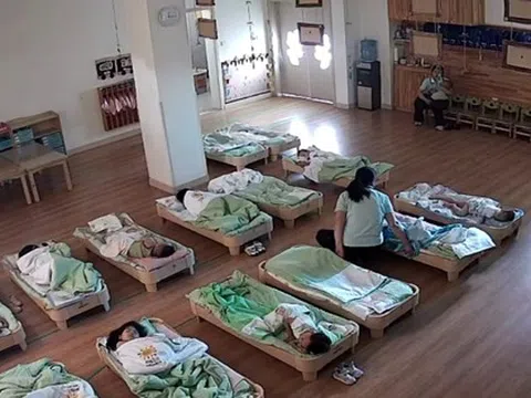 Không ngờ cảnh tượng này lại xảy ra trong giờ ngủ trưa ở trường mẫu giáo