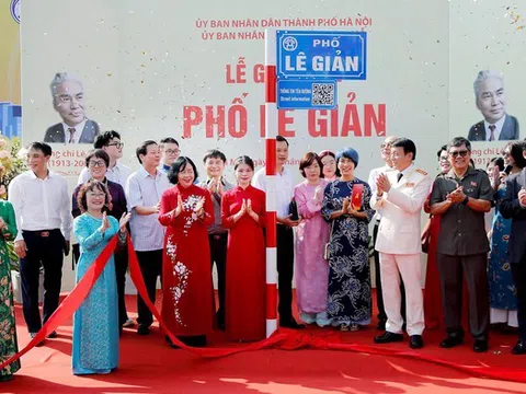 Bộ trưởng Bộ Công an và Bí thư Hà Nội gắn biển tên 2 con phố mới