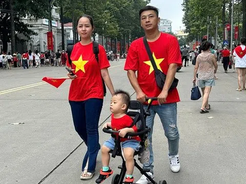 VIDEO: Hàng ngàn người đổ về Ba Đình "giữ chỗ" chờ xem tổng hợp luyện diễu binh