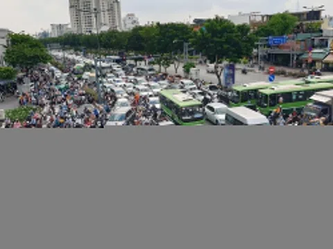 Giải pháp bảo vệ động cơ xe máy trước tình trạng kẹt xe kéo dài