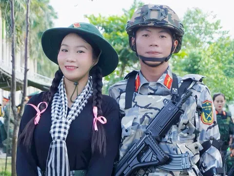 Chuyện tình thú vị của nữ du kích và chàng lính dù, gặp nhau ở A50 nên duyên nhờ A80