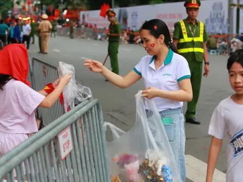 "Khối thu gom rác" - "Đội hình" bất ngờ dịp Đại lễ A80