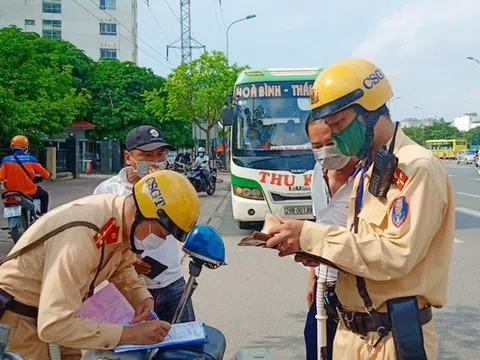8 tháng, số vụ và số người bị thương do tai nạn giao thông giảm sâu 2 con số