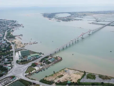 “Đóng cửa” cầu nối liền tỉnh Nghệ An và Hà Tĩnh để ứng phó bão số 5