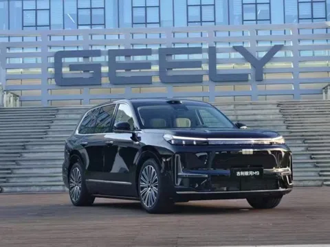 SUV gia đình của Geely mở bán, mạnh gần 900 mã lực