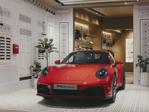 Porsche mở phòng trưng bày giữa nhà ga sân bay tại Singapore