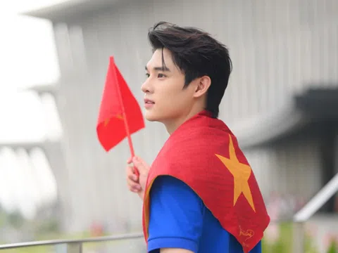 Mỹ nam đang gây sốt cõi mạng với bộ ảnh diện áo đoàn hướng về đại lễ 2/9 là ai?