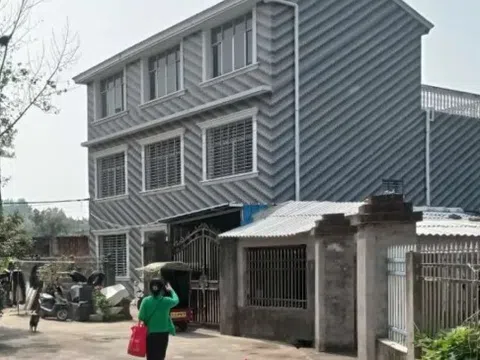 Chi 2,5 tỷ đồng mua nhà cho mẹ, người đàn ông “ngã ngửa” vì chủ cũ dựng lều chắn cổng đòi thêm 700 triệu đồng: “Tôi bán nhà chứ không bán đường”