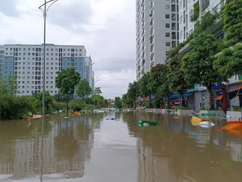 Nhiều khu chung cư Hà Nội thành 'ốc đảo' do mưa lớn sau bão