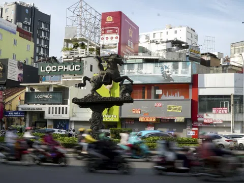 Khách thuê lũ lượt rời mặt bằng đắc địa Ngã 6 Phù Đổng