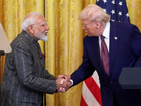 Ông Trump bắt đầu thu thuế 50% với nền kinh tế thứ 5 thế giới