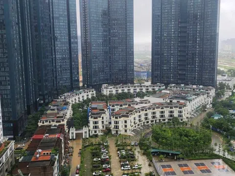 Nhà triệu USD cứ mưa là ngập, vì sao giá không ngừng tăng?