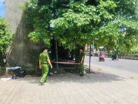 Người phụ nữ phát hiện 2 vật thể rất nguy hiểm khi đang làm vườn