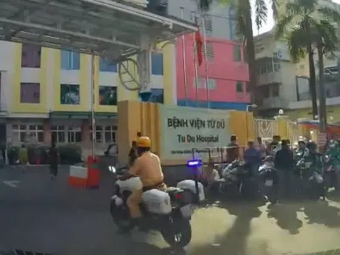 6 phút mở đường, đưa ô tô chở thai phụ đến bệnh viện cấp cứu kịp thời của CSGT TPHCM