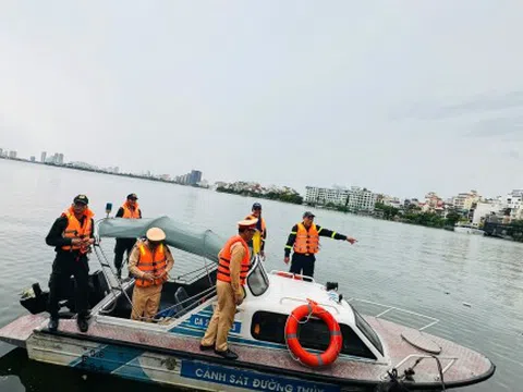 Công an Hà Nội bảo đảm trật tự an toàn giao thông đường thủy dịp Quốc khánh 2/9